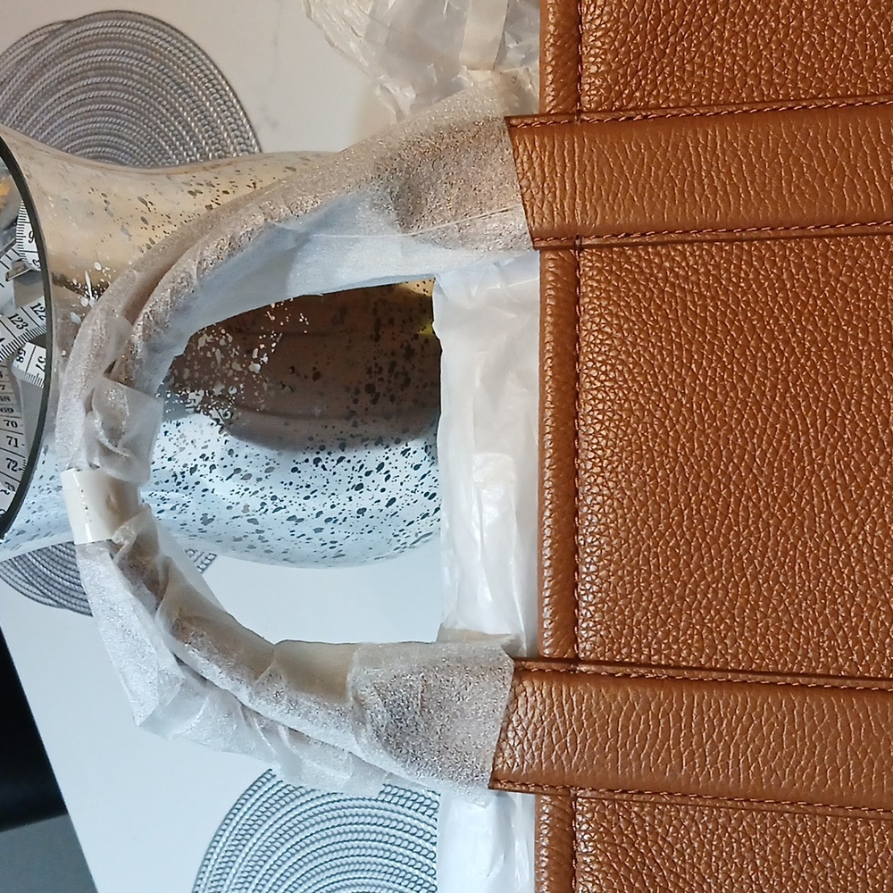 -Marc Jacobs Medium Tote  "Price Firm" - Picture 6 of 8